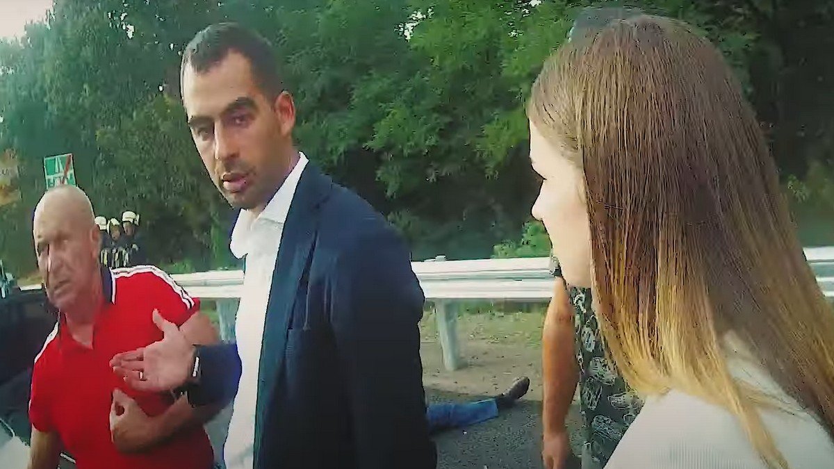 «За кермом був не Трухін»: слідчі ДБР вивчили відео з камер спостереження на трасі та викликали поліцейського на допит 2