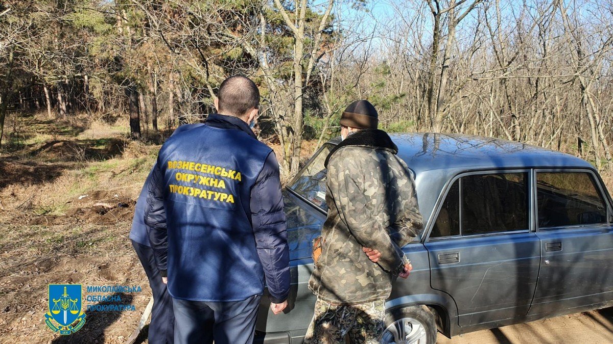 В Николаевской области мужчина задушил подушкой жену и закопал в лесу: у него не было денег на похороны 1