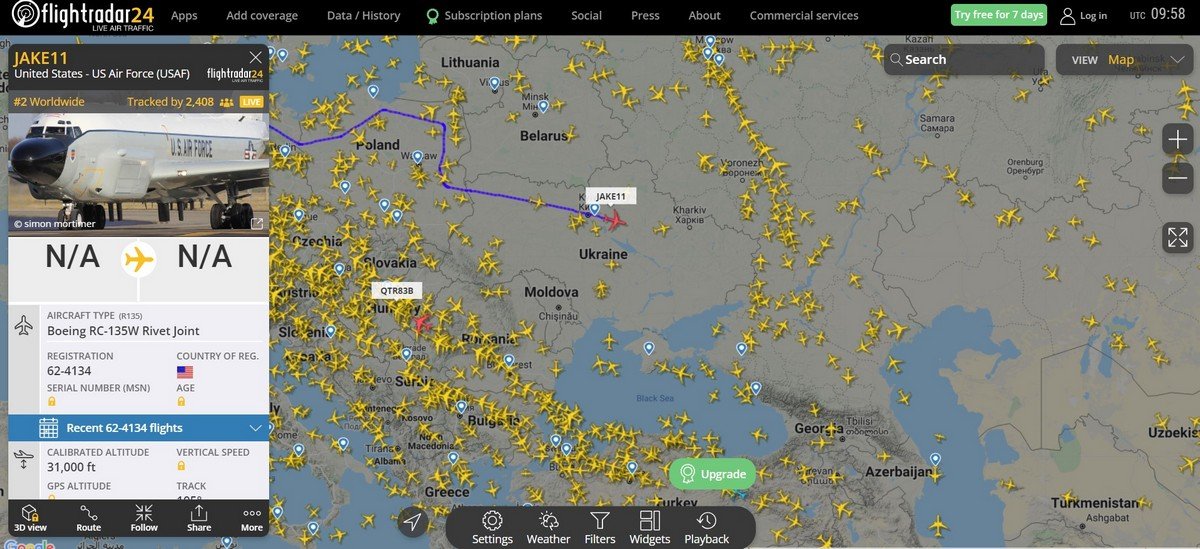 Над Киевом летает военный самолёт НАТО 1