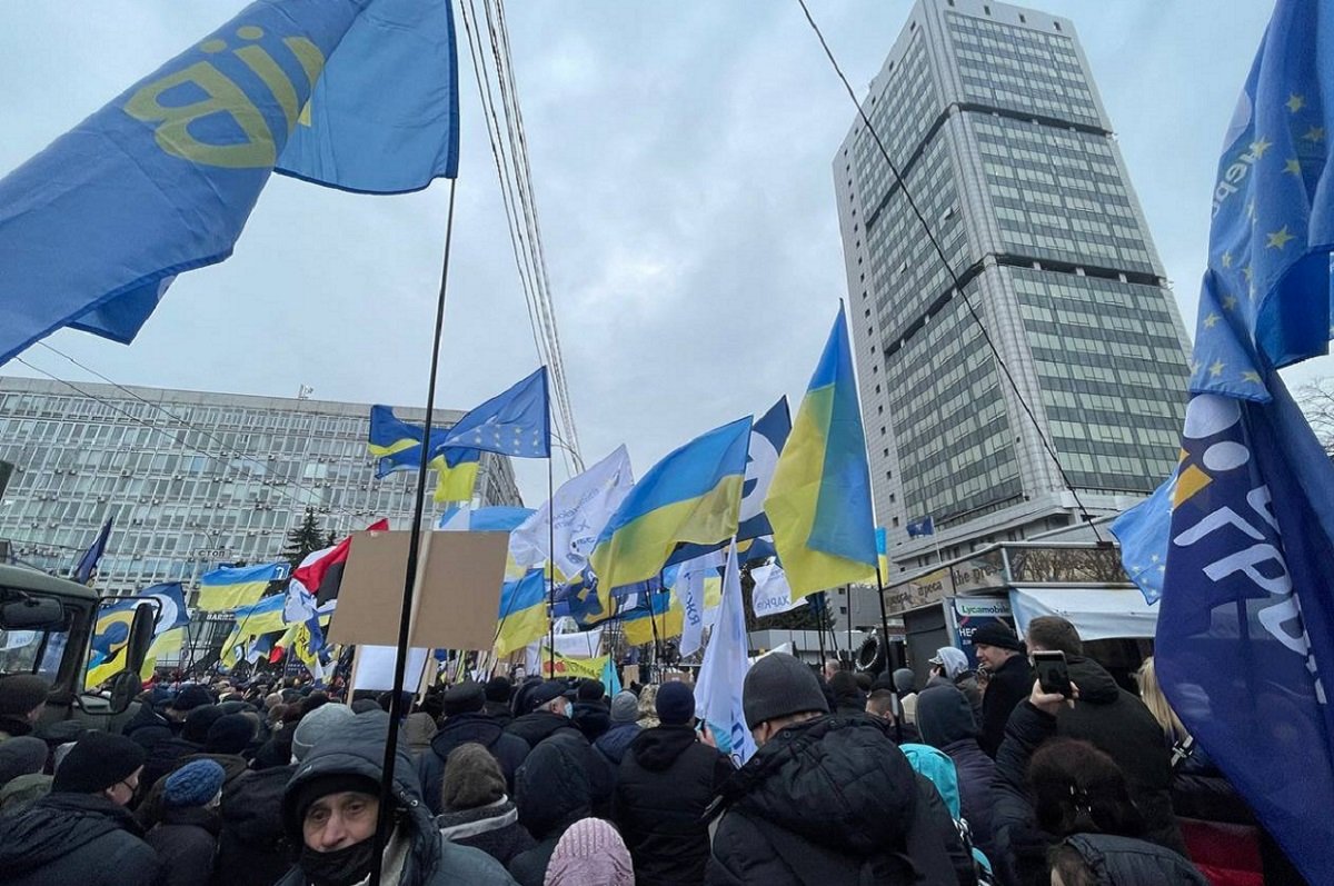 Яка перспектива кримінального переслідування Порошенка: експерти дали прогноз 1