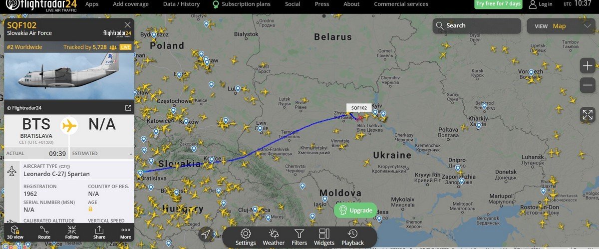 В Киеве заходит на посадку военно-транспортный самолёт ВВС Словакии 1