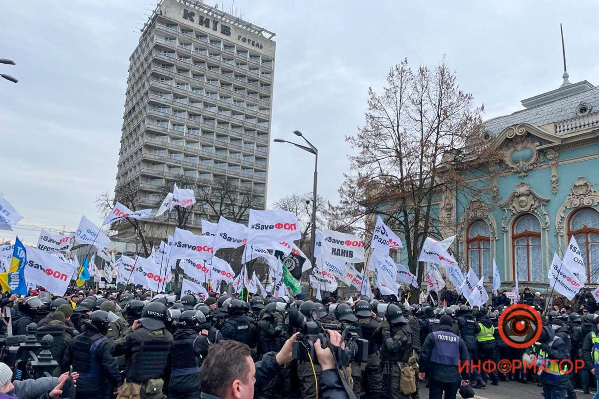 Митинг ФОПов в Киеве: протестующие перекрыли дороги, начались стычки с полицией 9