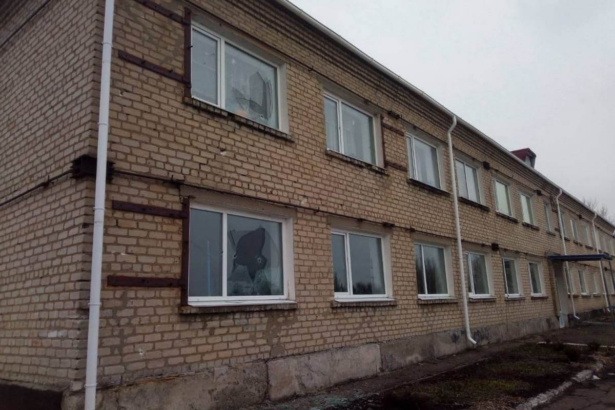 8 учеников и 2 сотрудника персонала сейчас находятся в подвальном помещении 8 учеников и 2 сотрудника персонала сейчас находятся в подвальном помещении