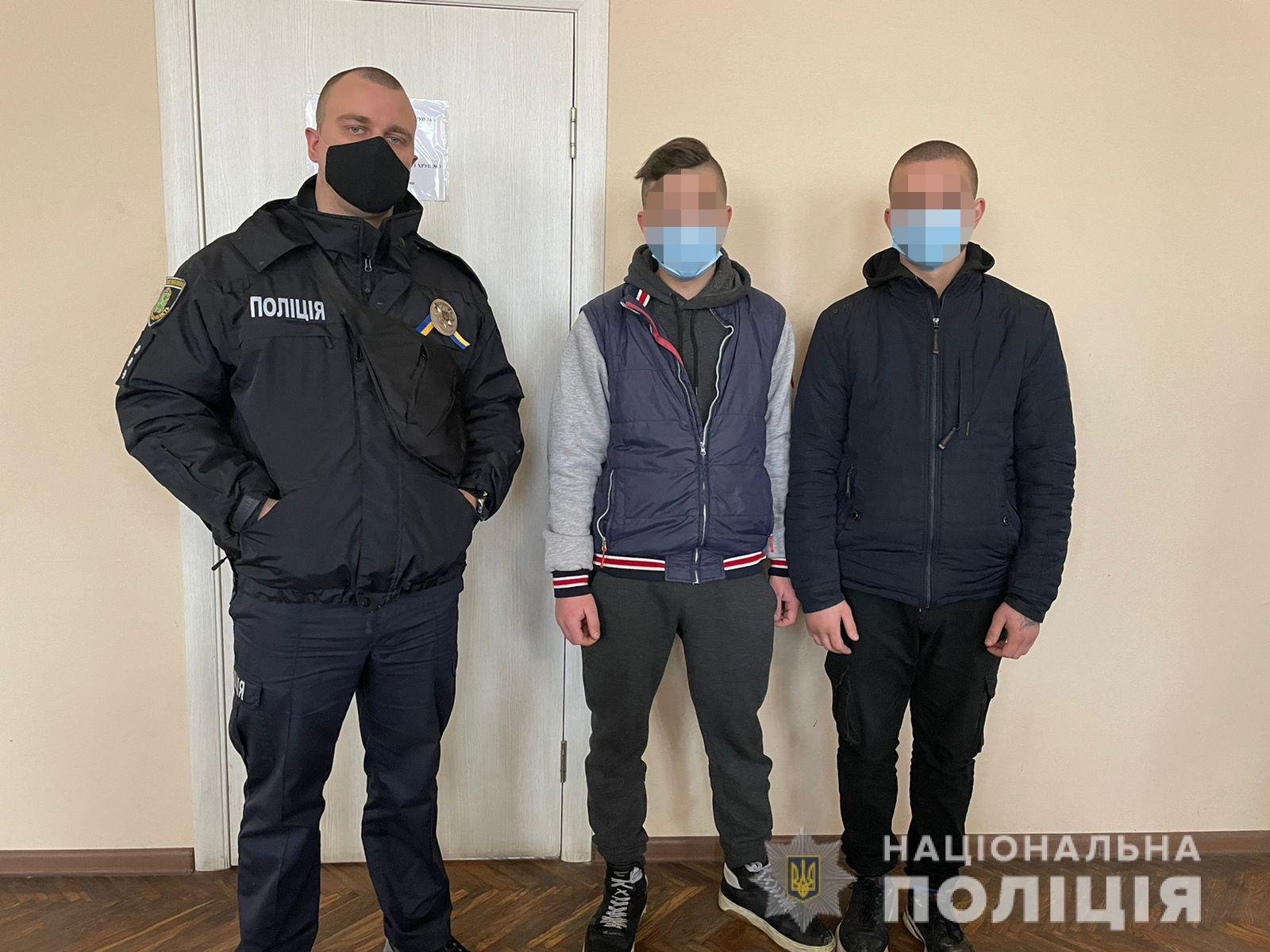 У Харкові два хлопці просто так напали та побили перехожого: чоловік у лікарні з безліччю травм 1