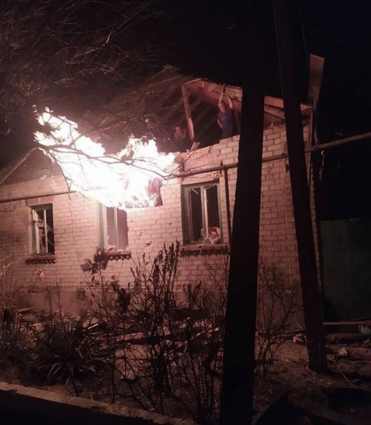 Боевики обстреляли несколько жилых домов в Станице Луганской 1