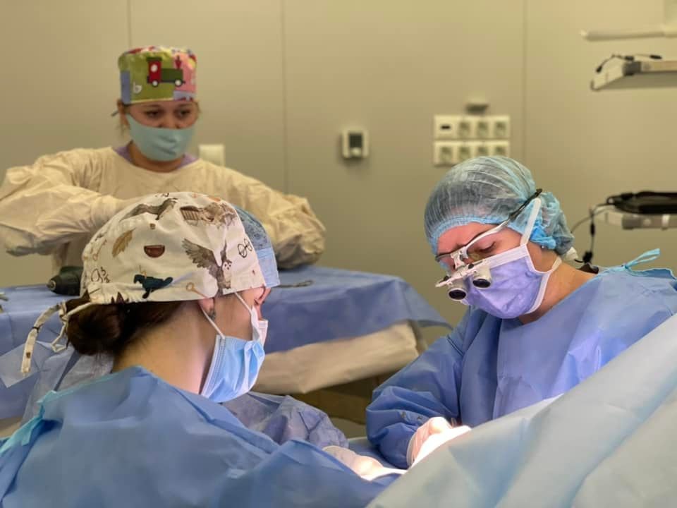 Во Львове врачи прооперировали девочку, которая родилась с шестью пальцами на руке 2