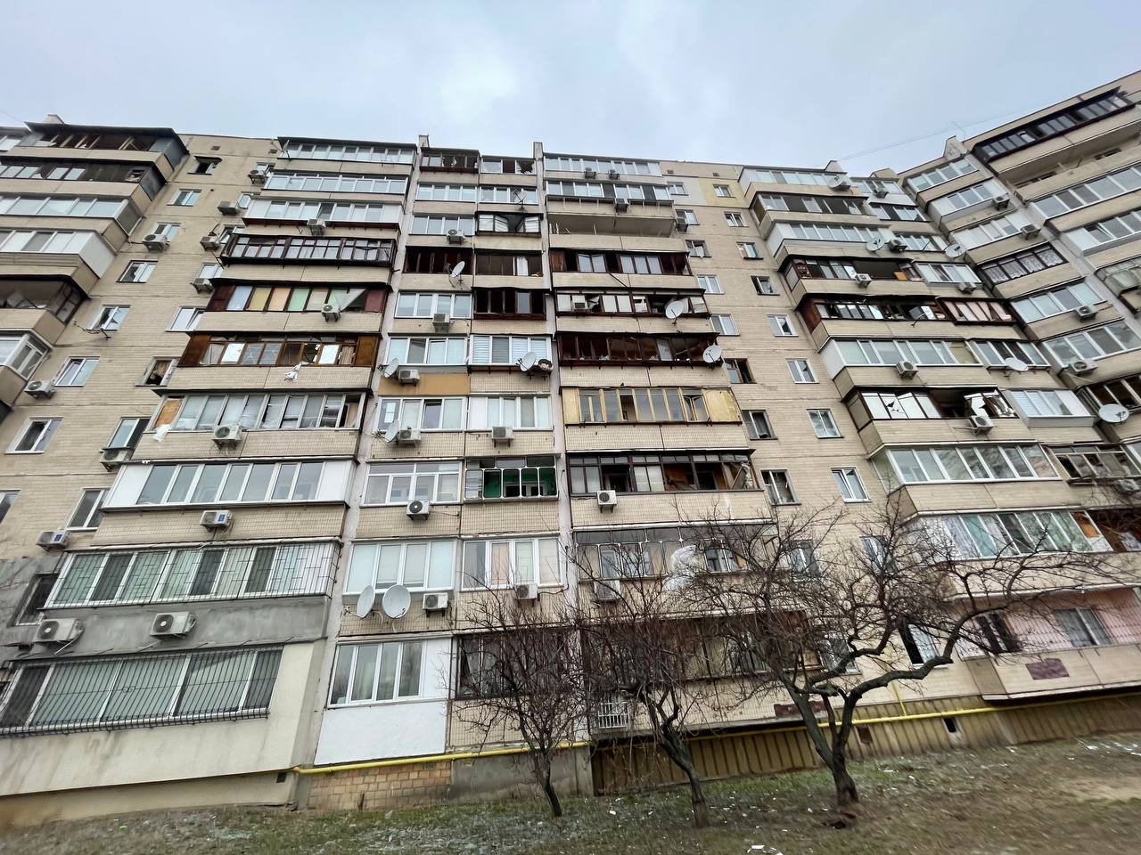 Ночной обстрел Позняков: как выглядит место сейчас 1