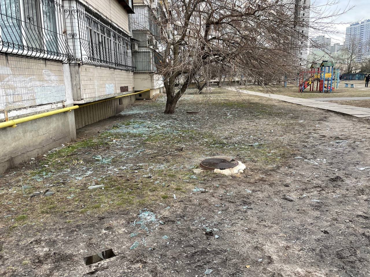 Ночной обстрел Позняков: как выглядит место сейчас 2