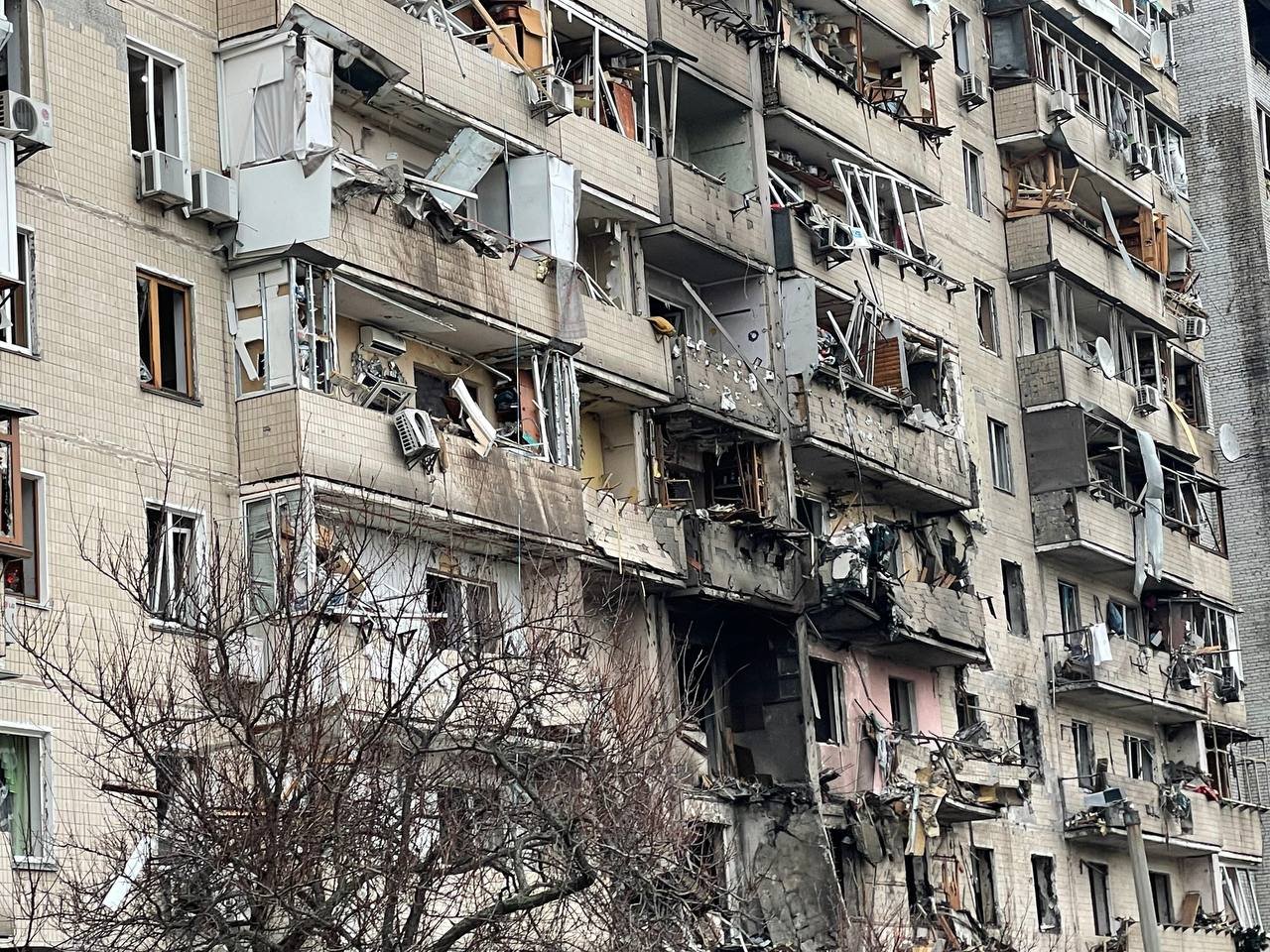 Ночной обстрел Позняков: как выглядит место сейчас 7