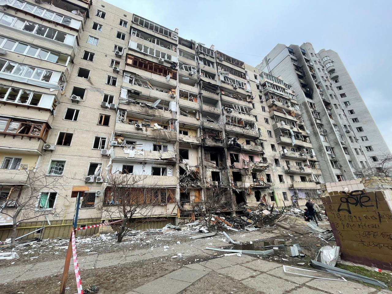 Ночной обстрел Позняков: как выглядит место сейчас 6