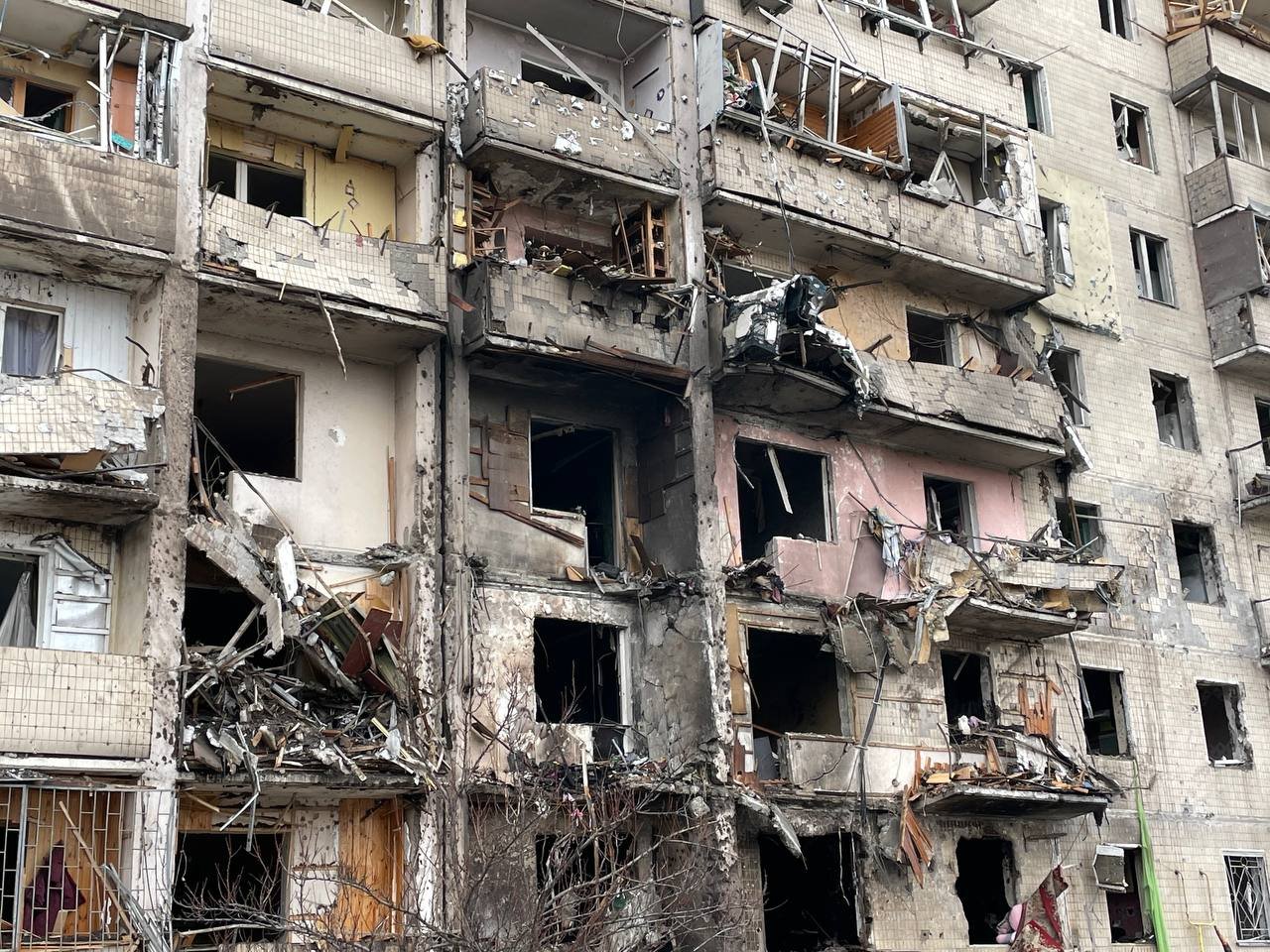 Ночной обстрел Позняков: как выглядит место сейчас 8