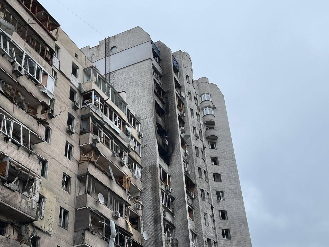 Ночной обстрел Позняков: как выглядит место сейчас 9