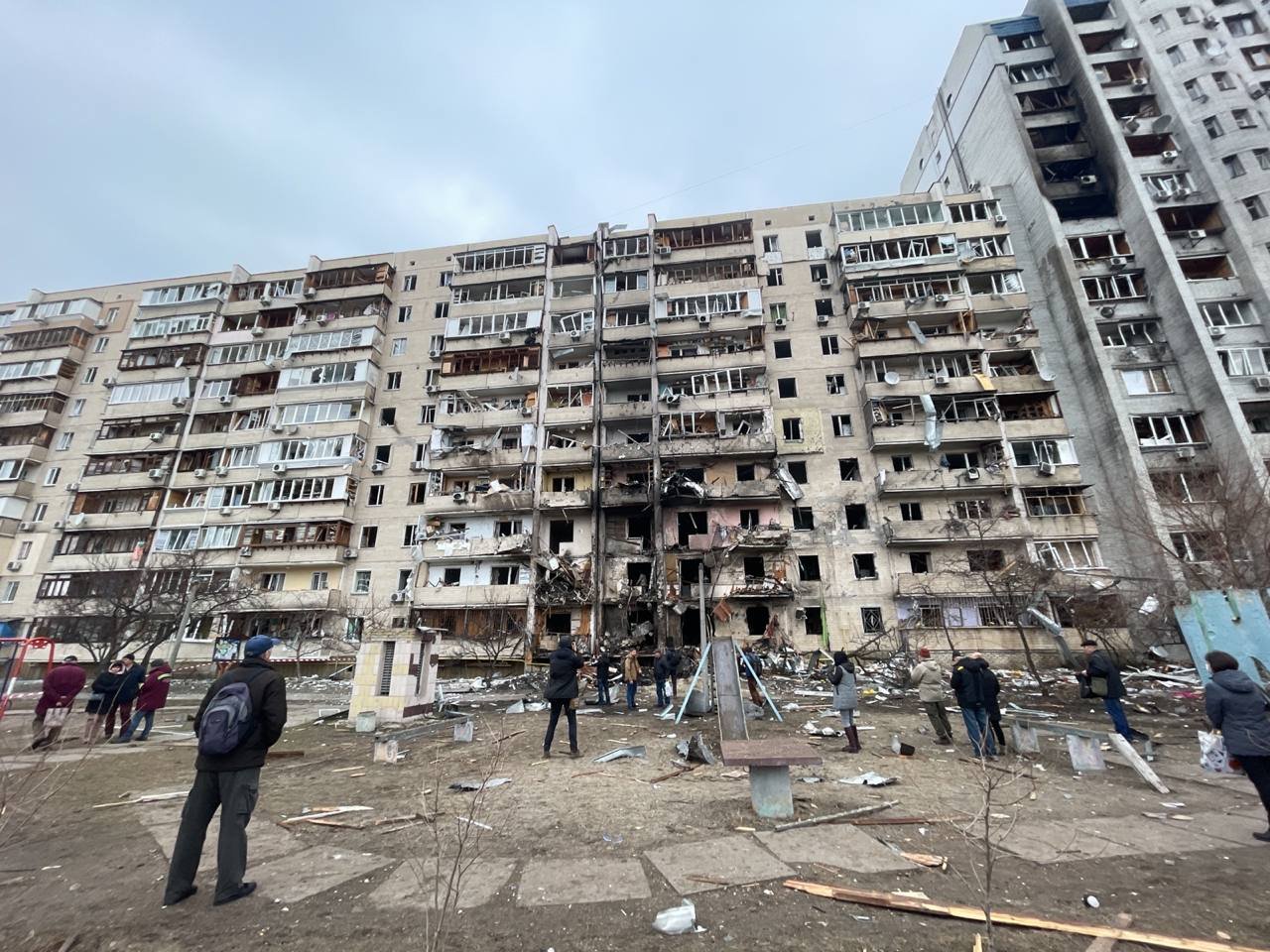 Ночной обстрел Позняков: как выглядит место сейчас 11