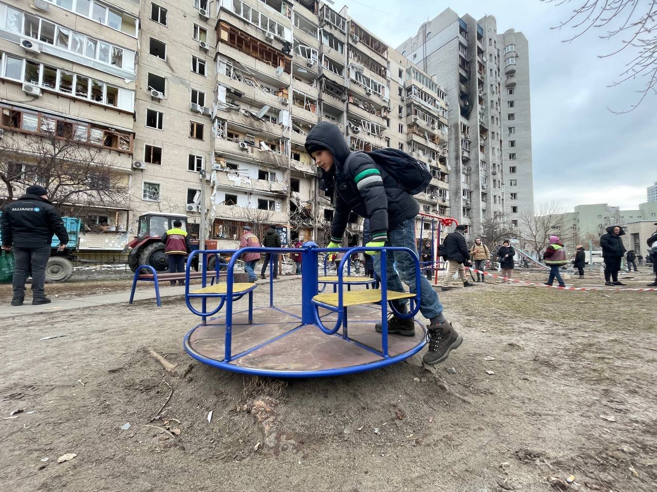 Ночной обстрел Позняков: как выглядит место сейчас 14