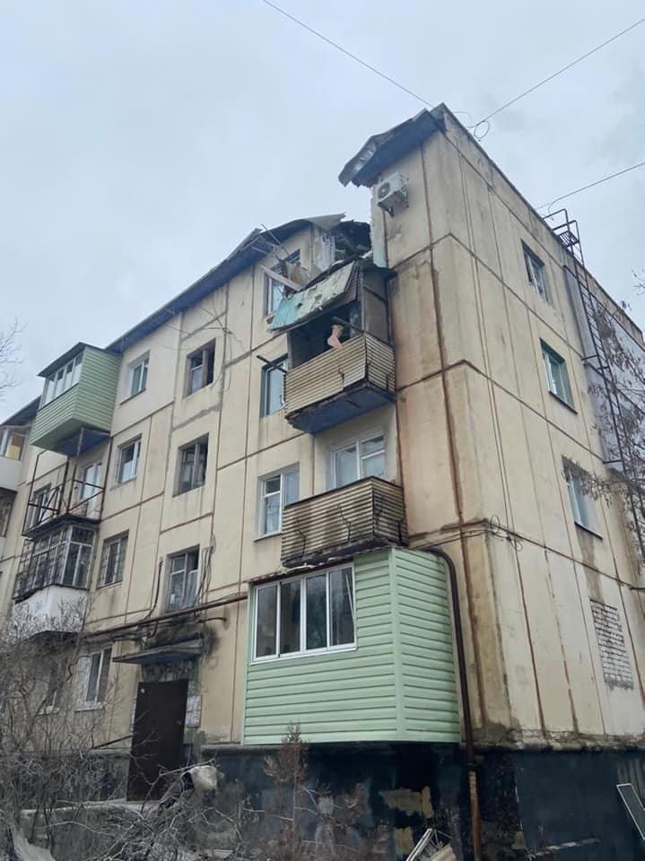 У Сєвєродонецьку окупанти обстріляли мирних жителів та пошкодили газогін: загинула жінка, ще 2 – у лікарні 7