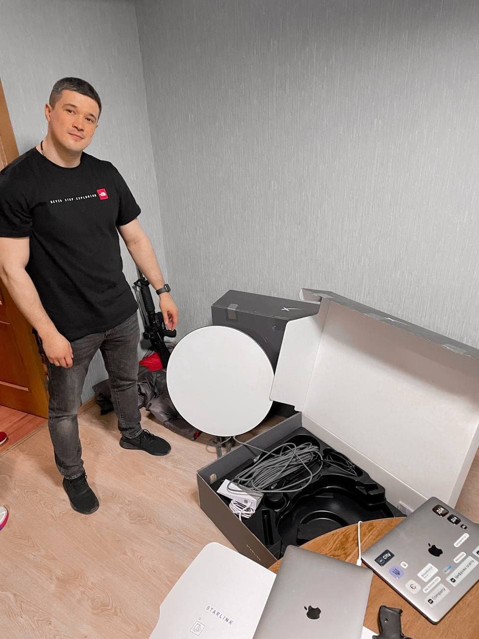 В Украину доставили первую партию спутникового интернета Starlink 2