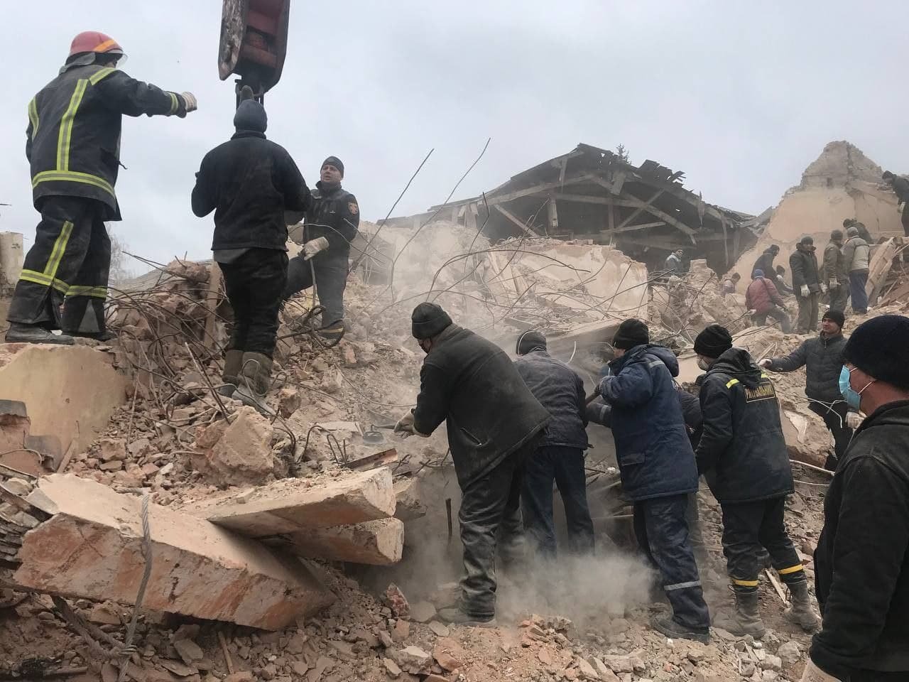Боевики обстреляли воинскую часть в Ахтырке: погибли не меньше 70 военных 7