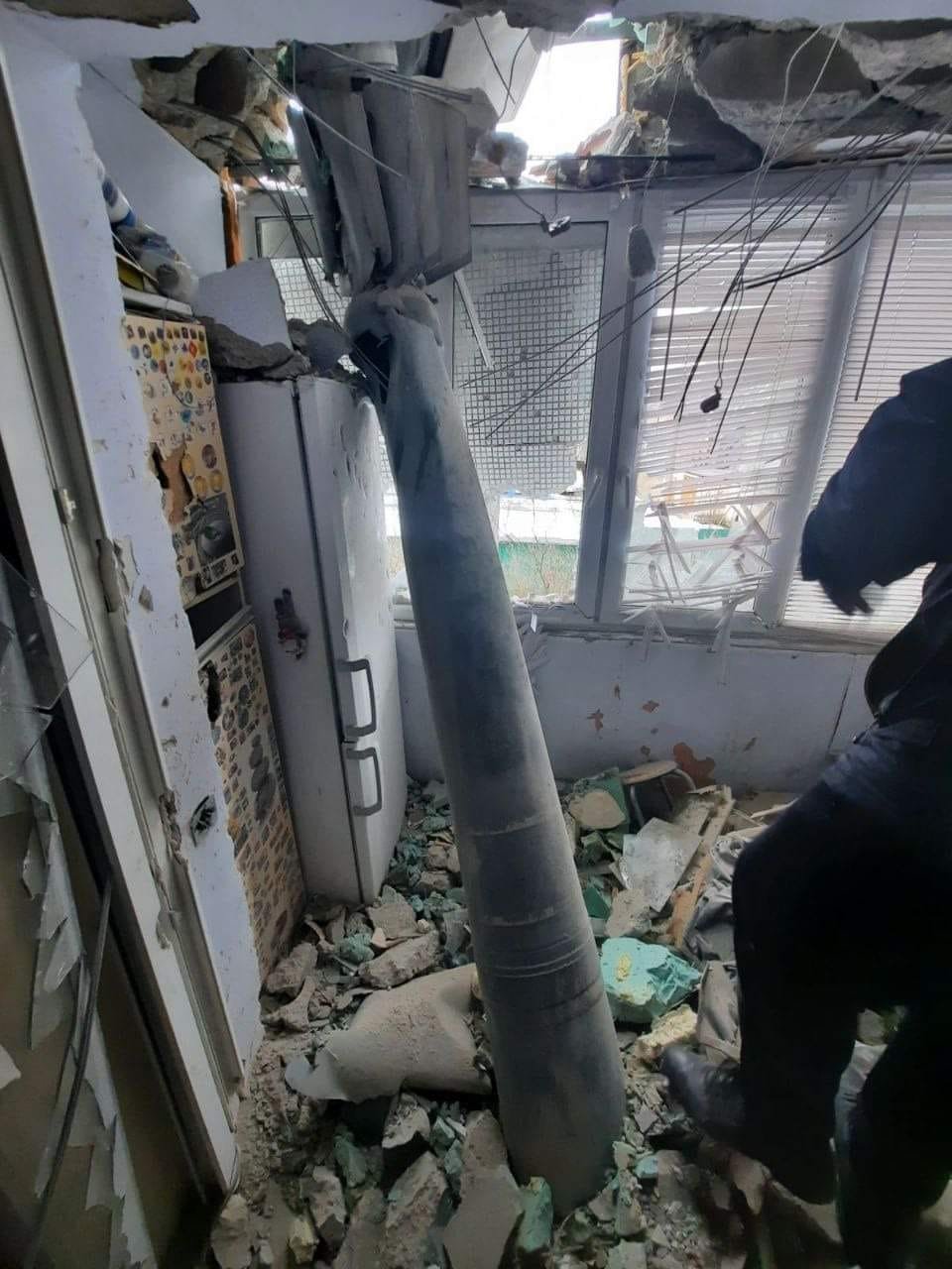 В Харькове оккупанты нанесли ракетный удар в центре города: фото и видео с места 8