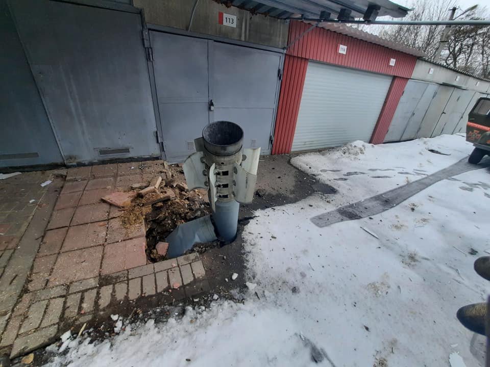 В Харькове оккупанты нанесли ракетный удар в центре города: фото и видео с места 6