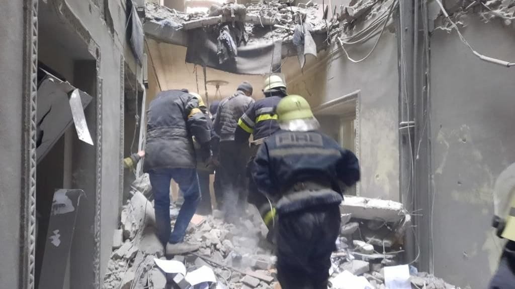 Ракетный удар в центре Харькова: травмы получили 6 человек, в том числе ребёнок 9