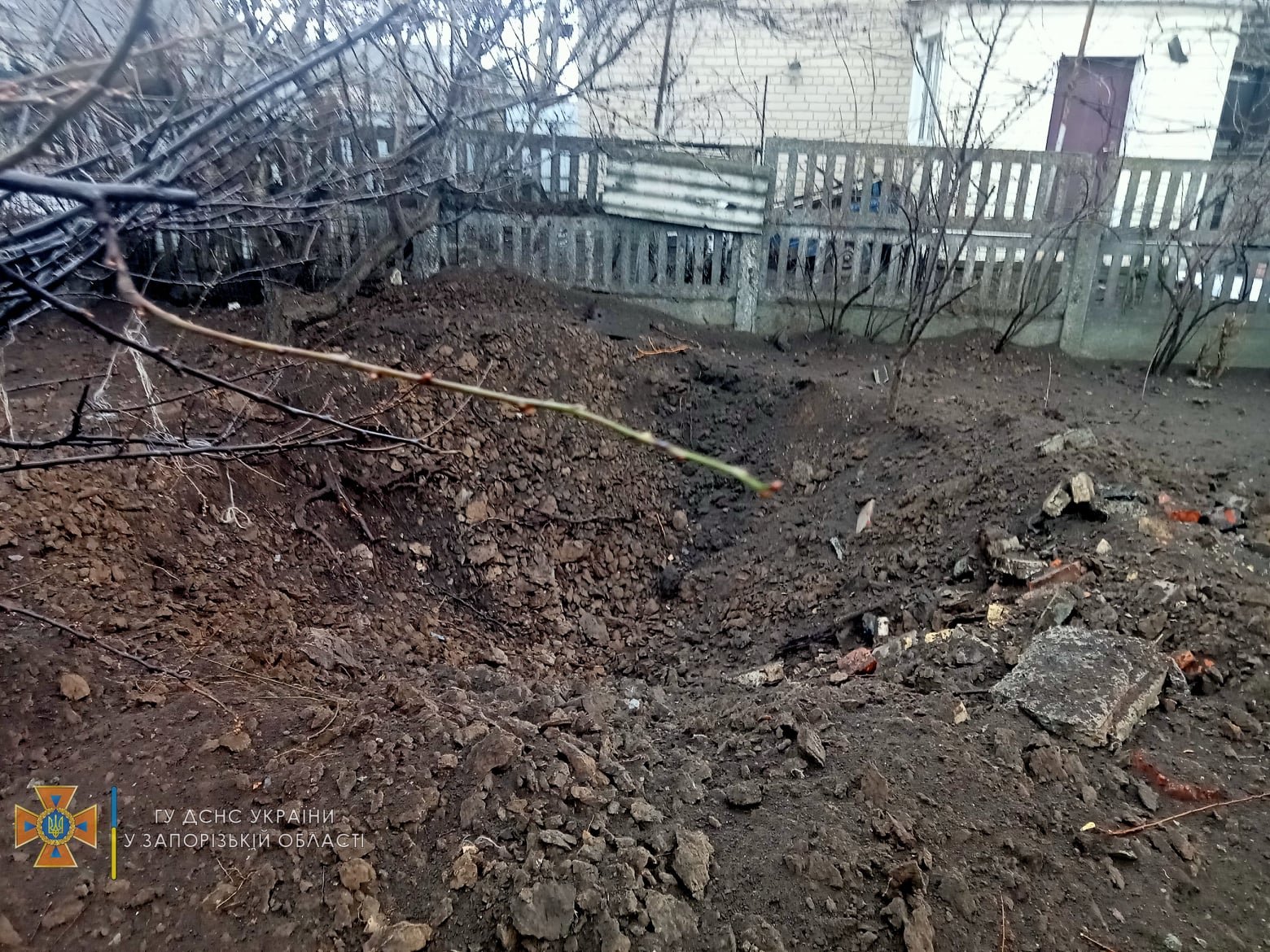 В Запорожской области боевики подорвали склад боеприпасов: три человека получили ранения 1