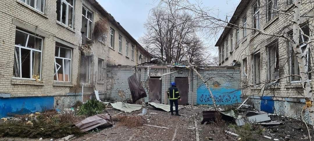 У Сєвєродонецьку окупанти пошкодили дах дитсадка та тепломережу 2