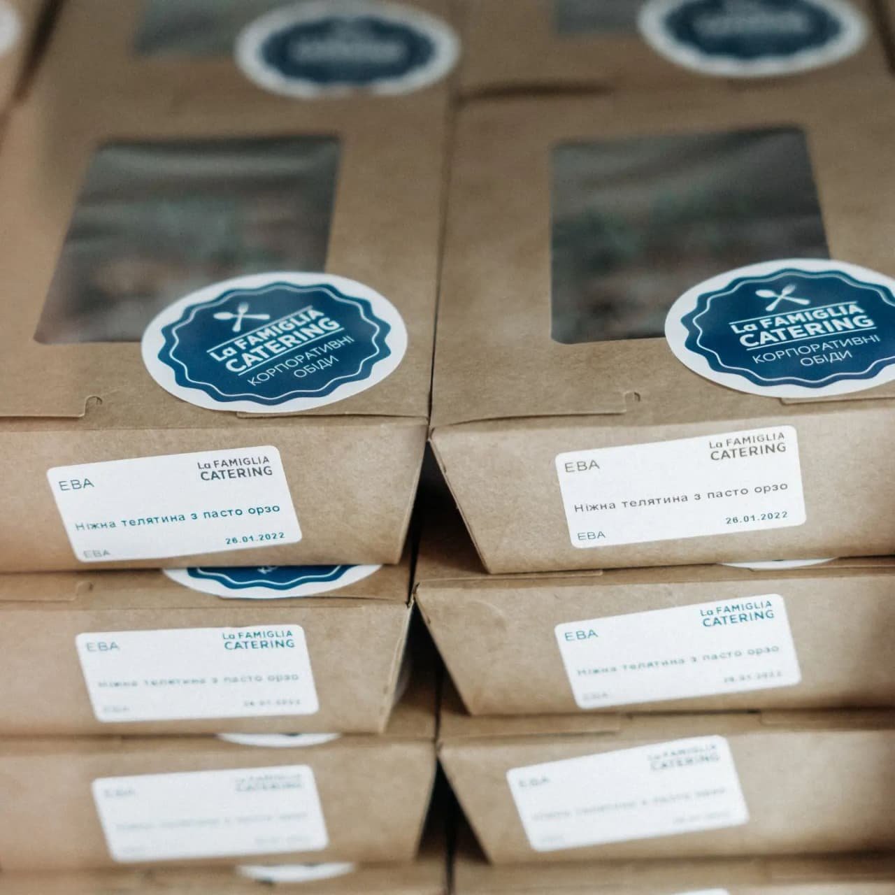 Слава героям-волонтерам! ТРЦ, магазини та кейтеринг рятують людей від голоду та снарядів 3