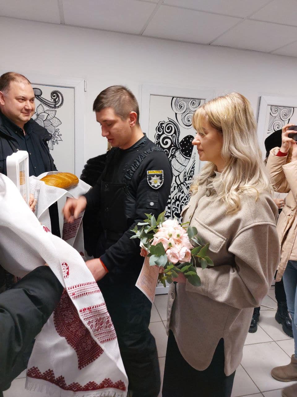 В Одесской области в бомбоубежище поженилась пара 3