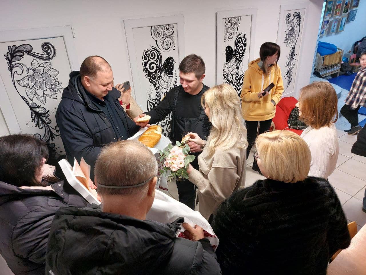 В Одесской области в бомбоубежище поженилась пара 1