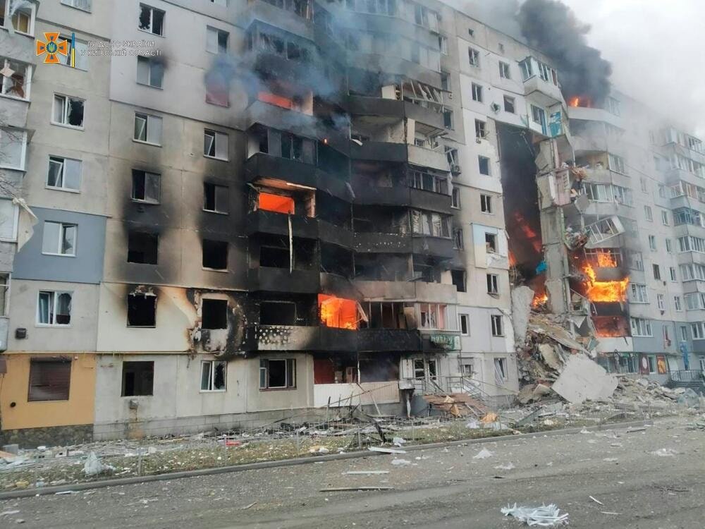 В Киевской области освободили более 200 человек, которые двое суток были под завалами 1