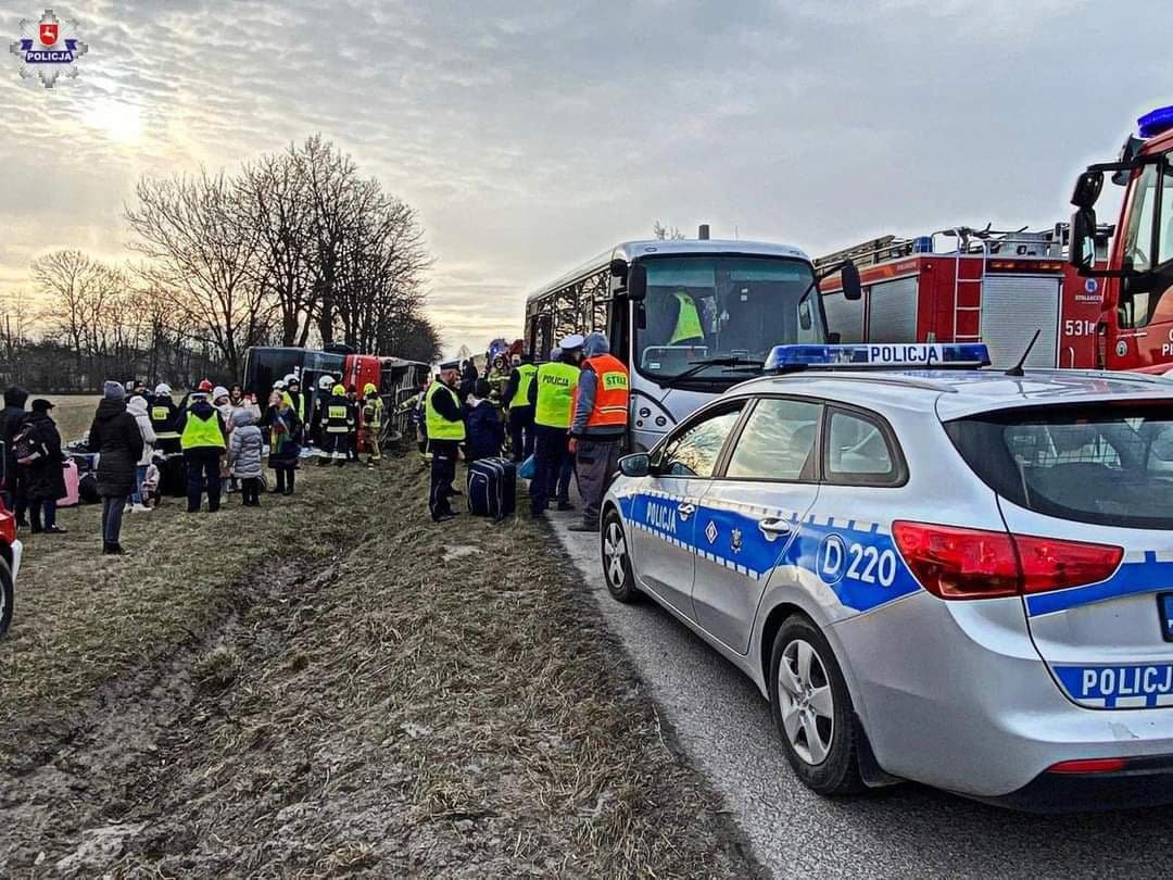 У Польщі перекинувся автобус із біженцями з України: серед постраждалих – діти 4
