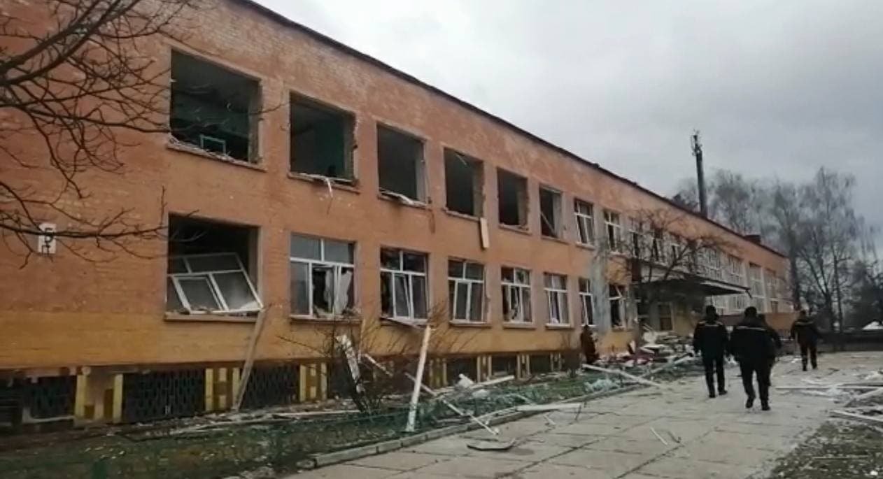 Российская авиация атаковала две школы и частные дома в Чернигове: погибли 9 человек 1