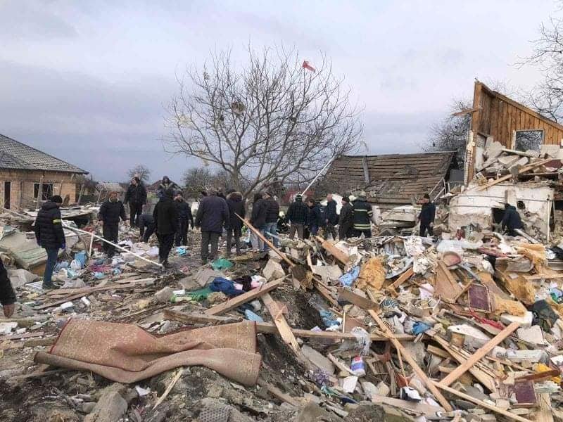 В Киевской области из-за обстрелов оккупантов загорелись частные дома: погибли 5 человек 4