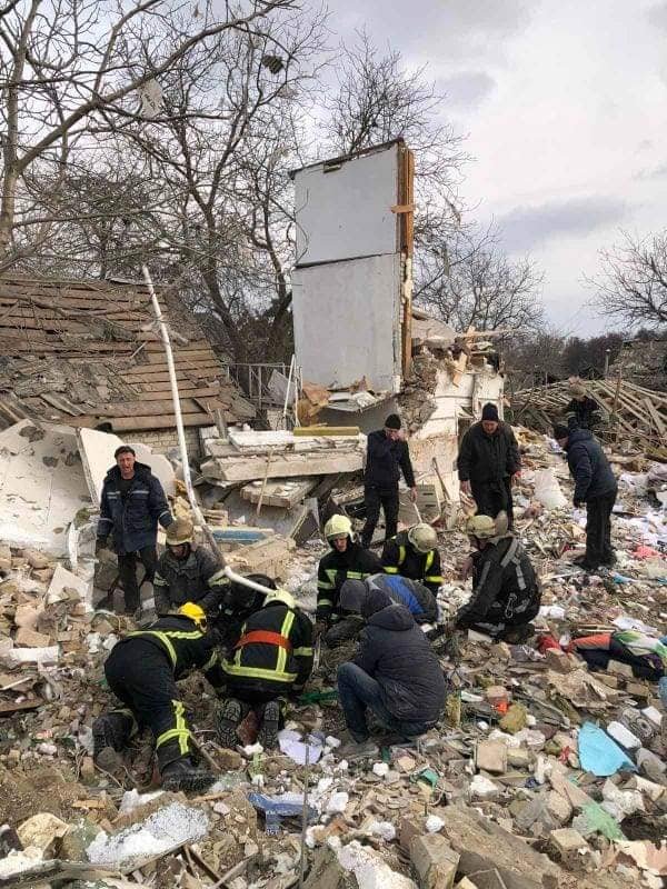 В Киевской области из-за обстрелов оккупантов загорелись частные дома: погибли 5 человек 1