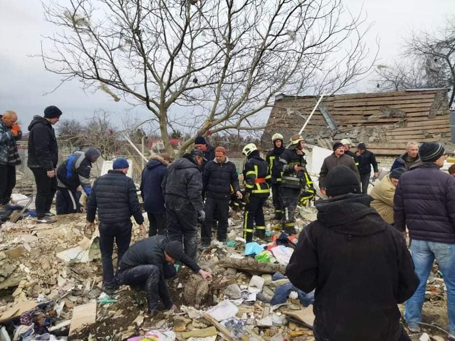 В Киевской области из-за обстрелов оккупантов загорелись частные дома: погибли 5 человек 2