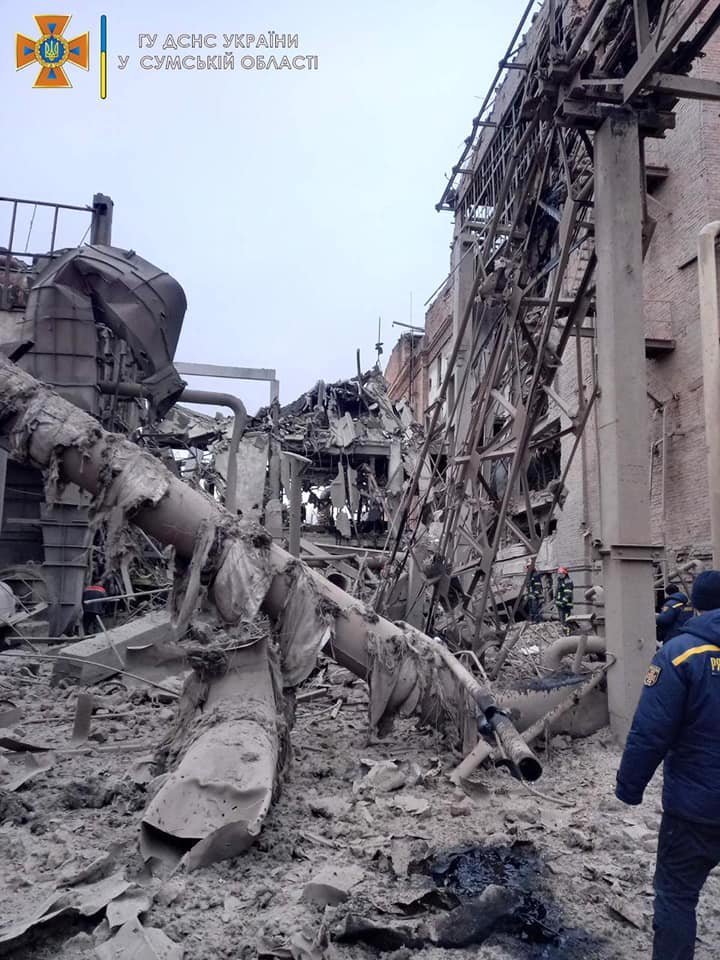 Оккупанты нанесли авиаудар по ТЭЦ в Ахтырке: погибли два человека 1