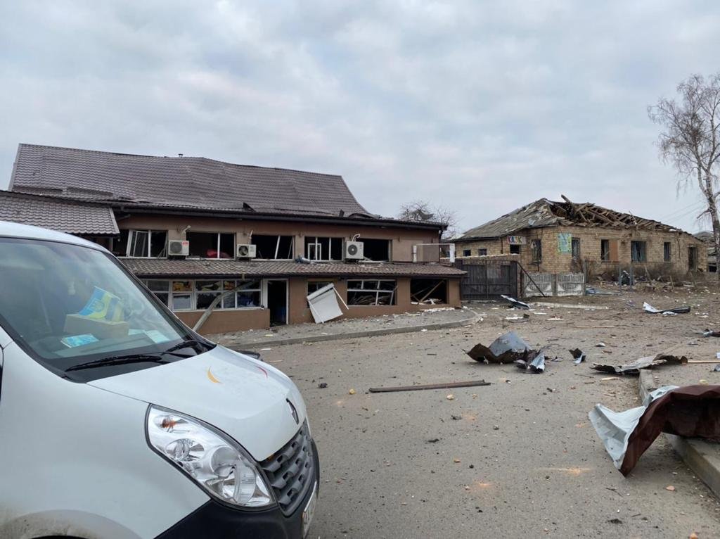 Оккупанты обстреляли эвакуационный автобус и ряд сел в Киевской области: 3 человека ранены 3