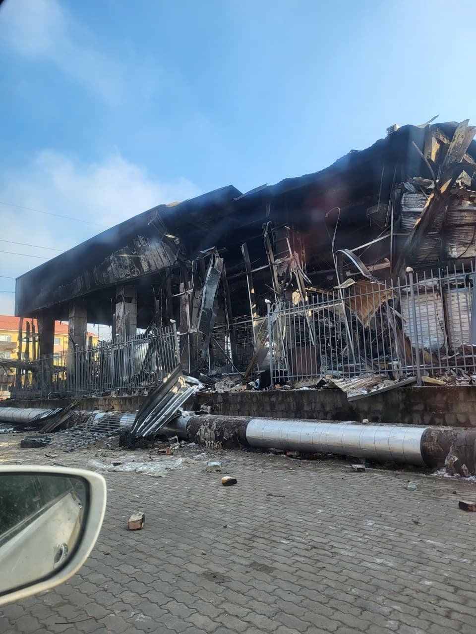 Бойовики обстрілюють Маріуполь: бомби влучають у житлові будинки 1