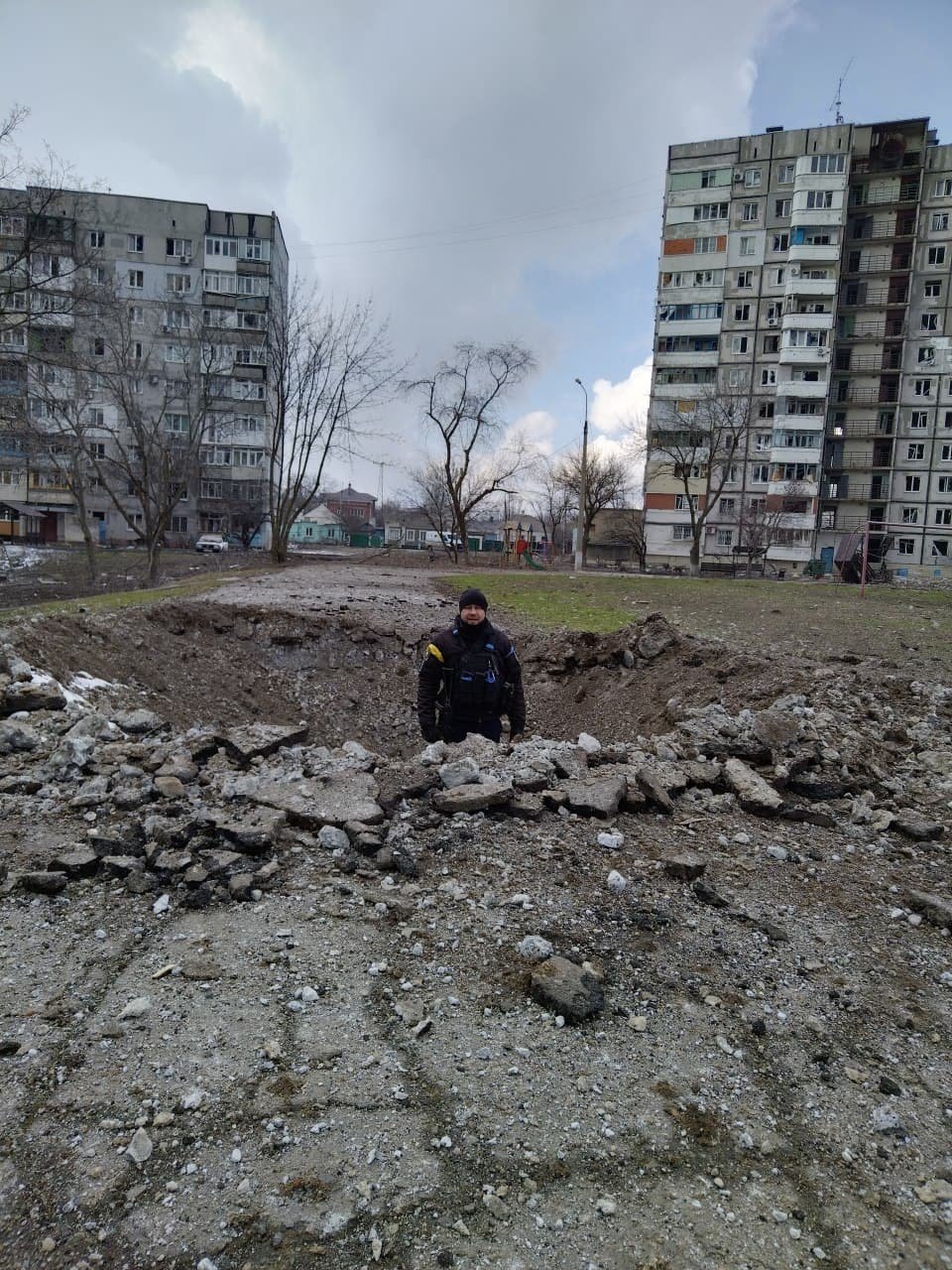 Бойовики обстрілюють Маріуполь: бомби влучають у житлові будинки 4