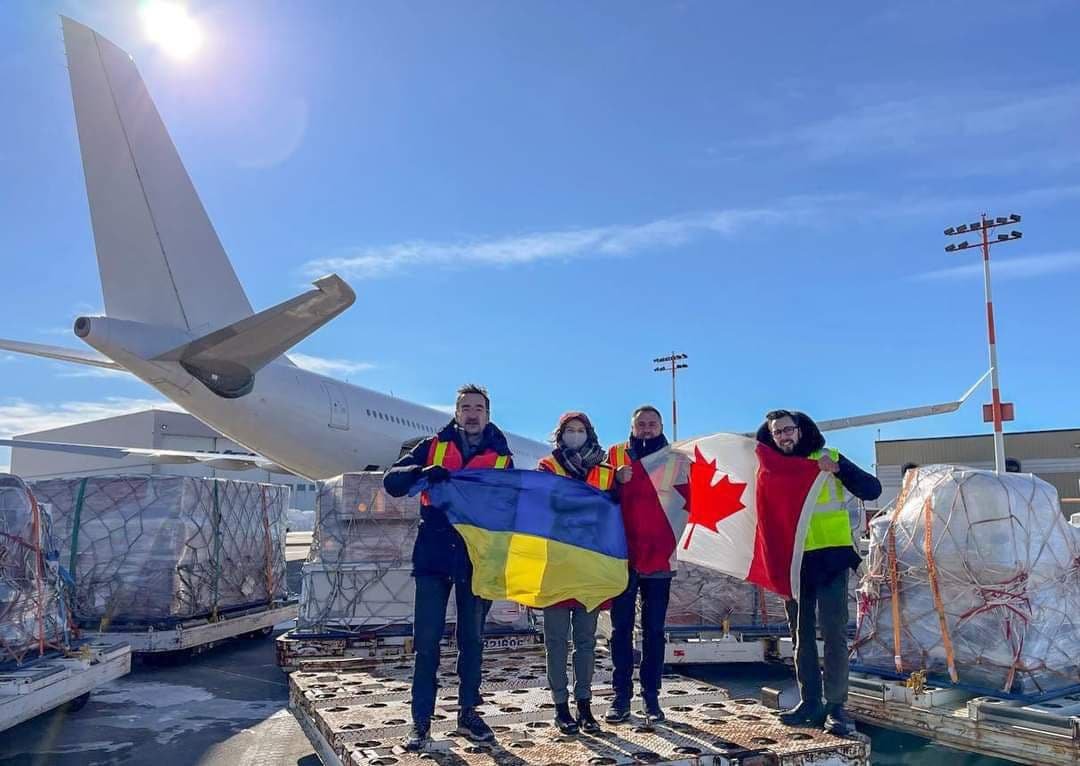 Канада отправила в Украину самолёт с лекарствами, оборудованием и спецодеждой 1