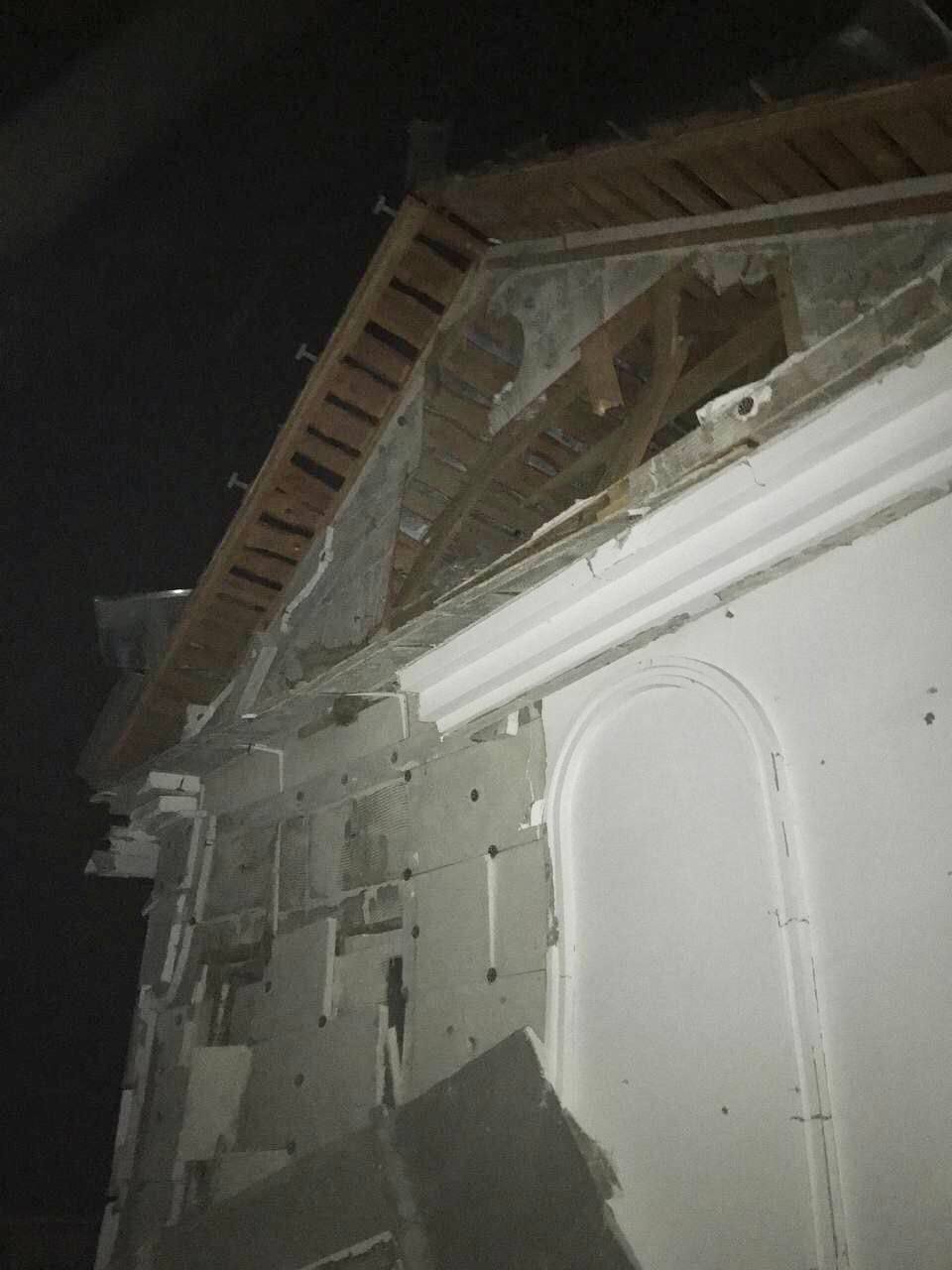 Від обстрілів рашистів постраждала Святогірська Лавра на Донеччині: усередині ховалися люди 3