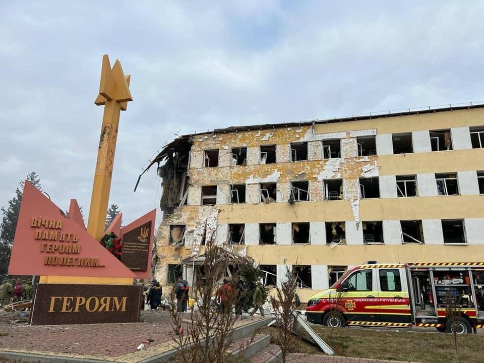 Обстріл військового полігону у Львівській області: кількість загиблих збільшилась до 35 2