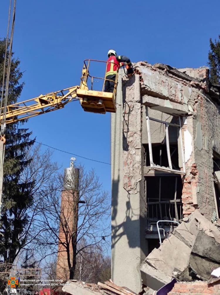 Авиаудар по телебашне в Ровно: погибли 19 человек, ещё 9 ранены 1