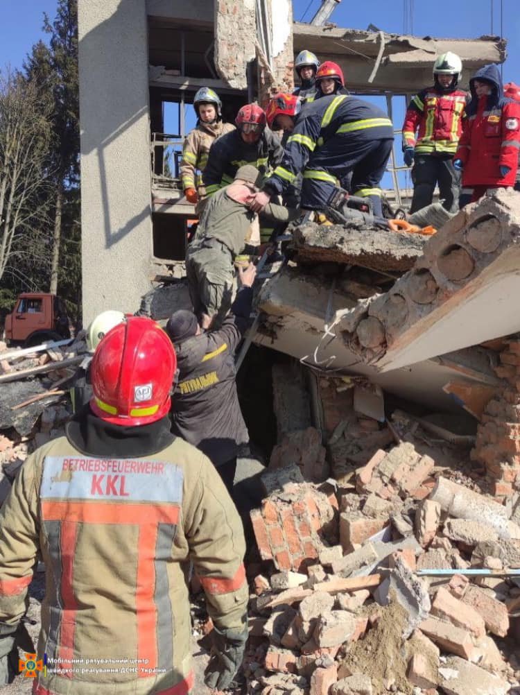Авиаудар по телебашне в Ровно: погибли 19 человек, ещё 9 ранены 2