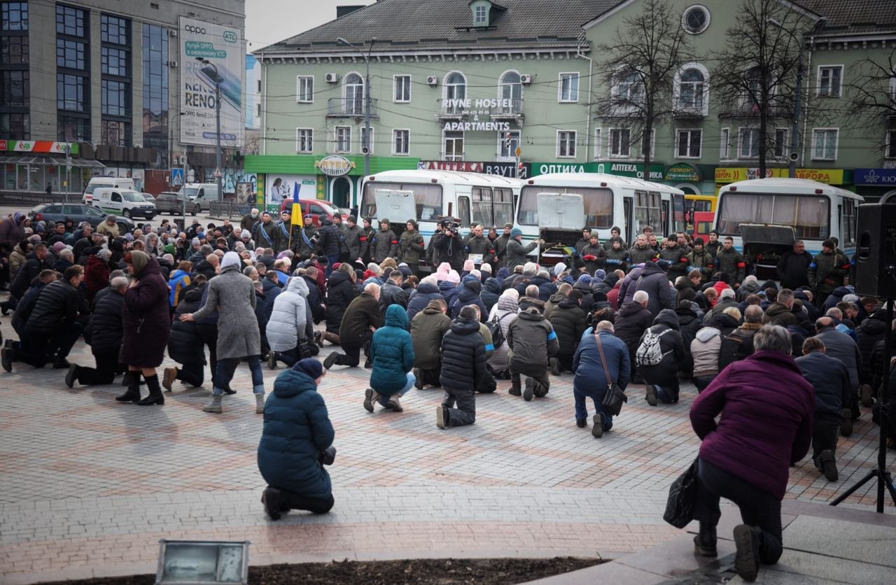 В Ровенской области прощаются с погибшими от авиаударов по телебашне: боевики убили 21 человека 1
