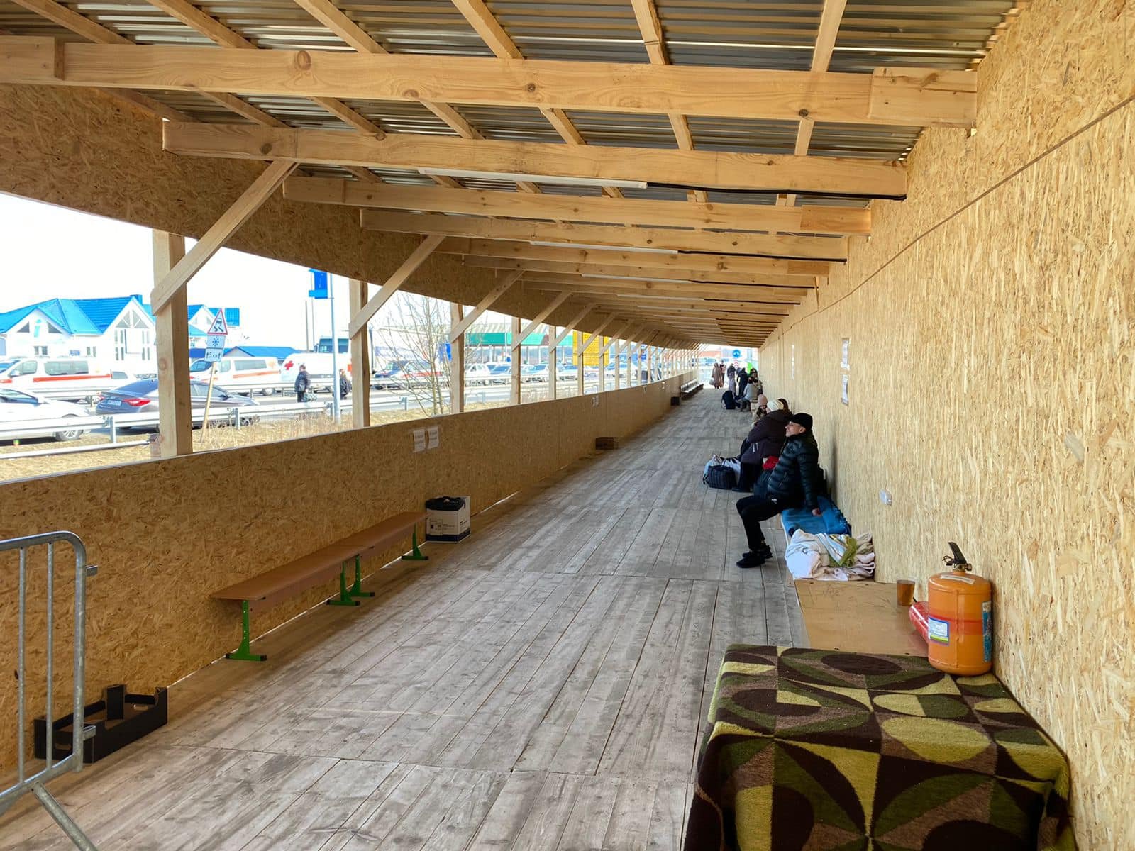 Во Львовской области перед пунктом пропуска обустроили гуманитарный коридор 2