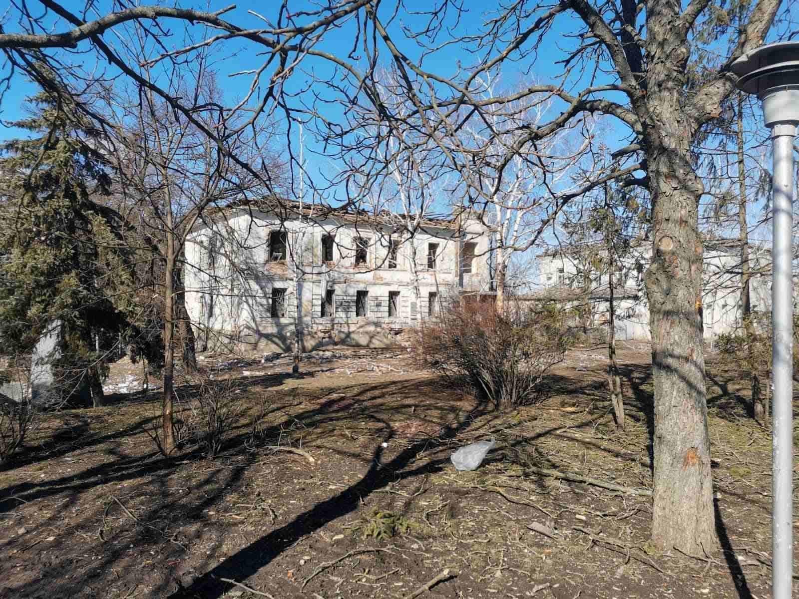 В Изюме оккупанты разрушили телебашню 6