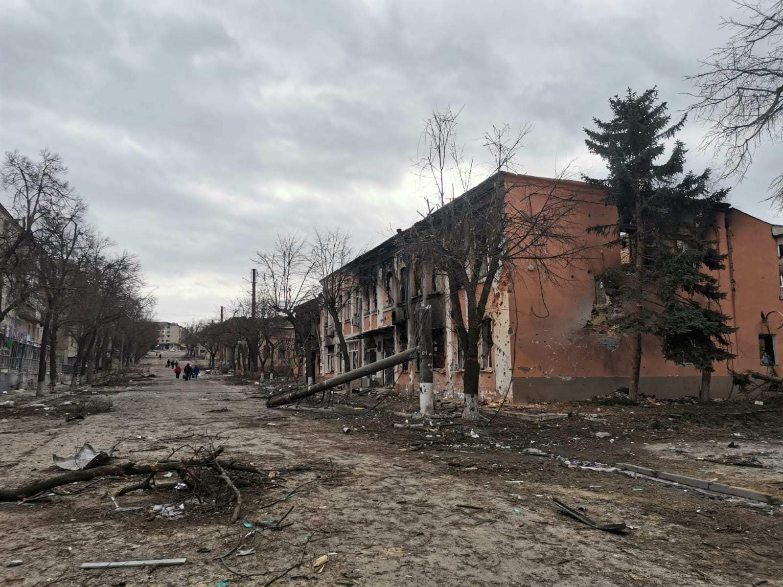 В Изюме оккупанты разрушили телебашню 4