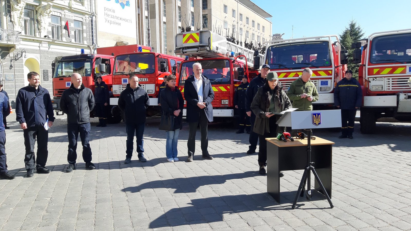 Украина получила от Франции 27 пожарных машин 1