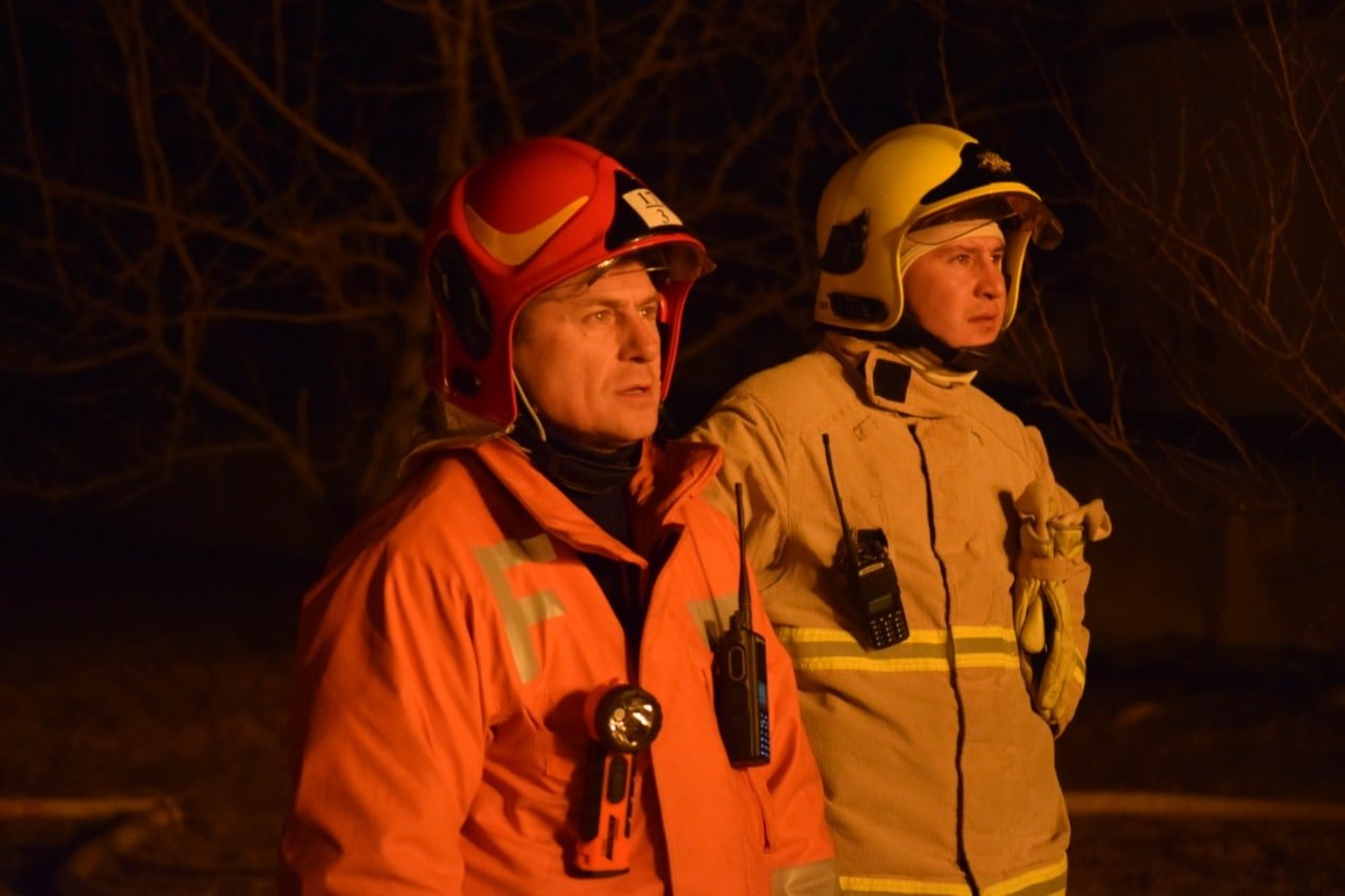 В Ровенской области до сих пор тушат пожар после ракетного удара по нефтебазе 9